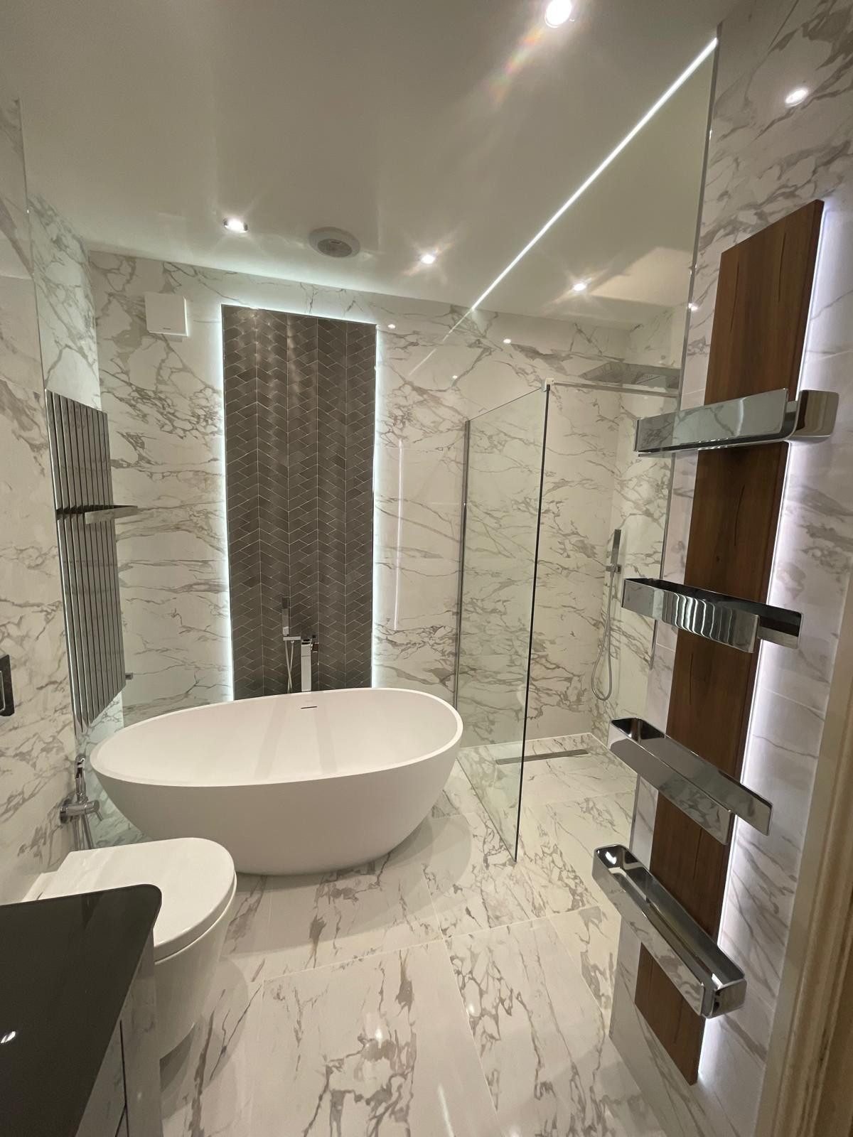 Marble bathroom fit-out